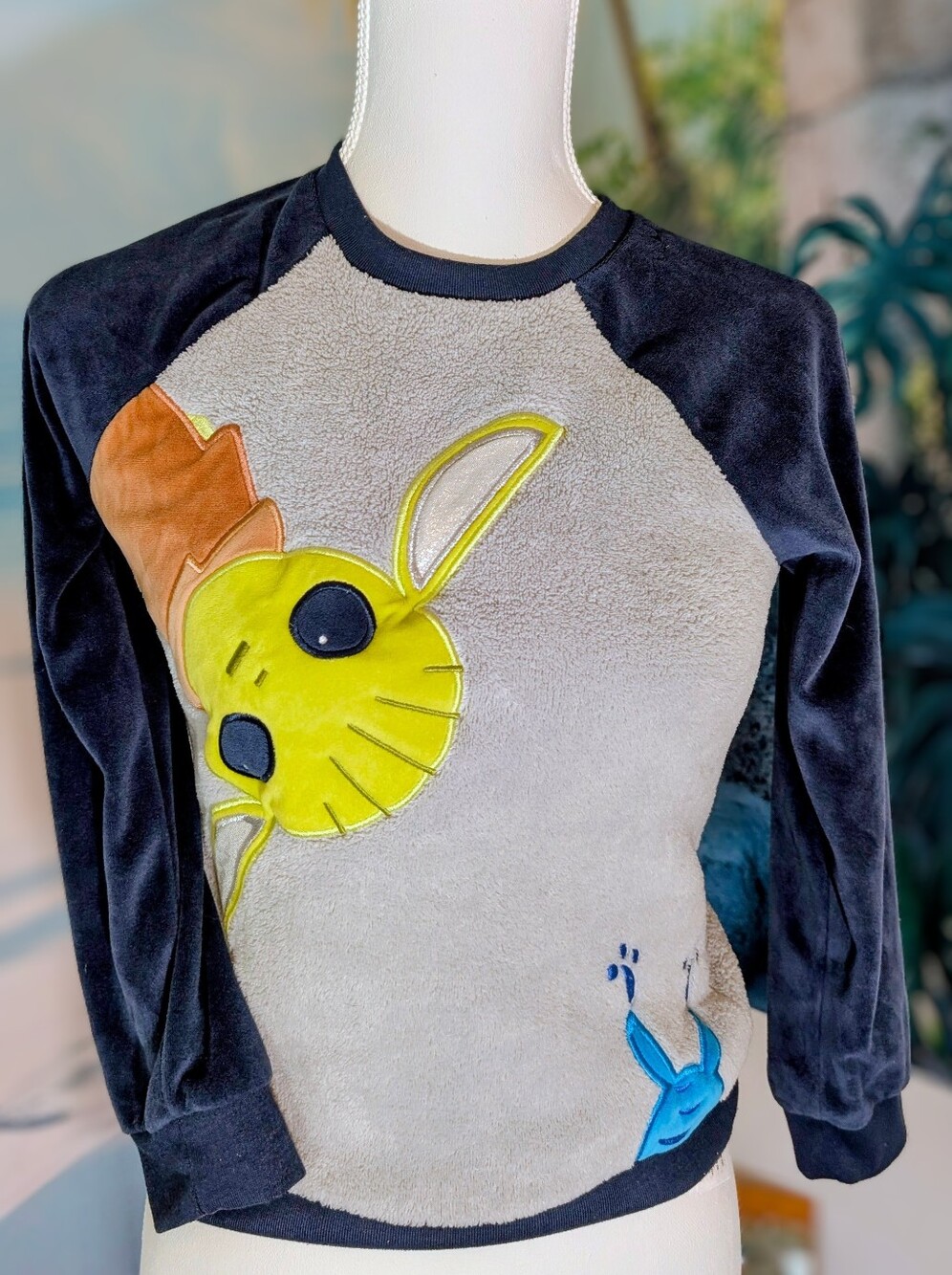 Disney Star Wars Adorable Sweatshirt Featuring Grogo / Baby Yoda Size: 7/8 Kids
